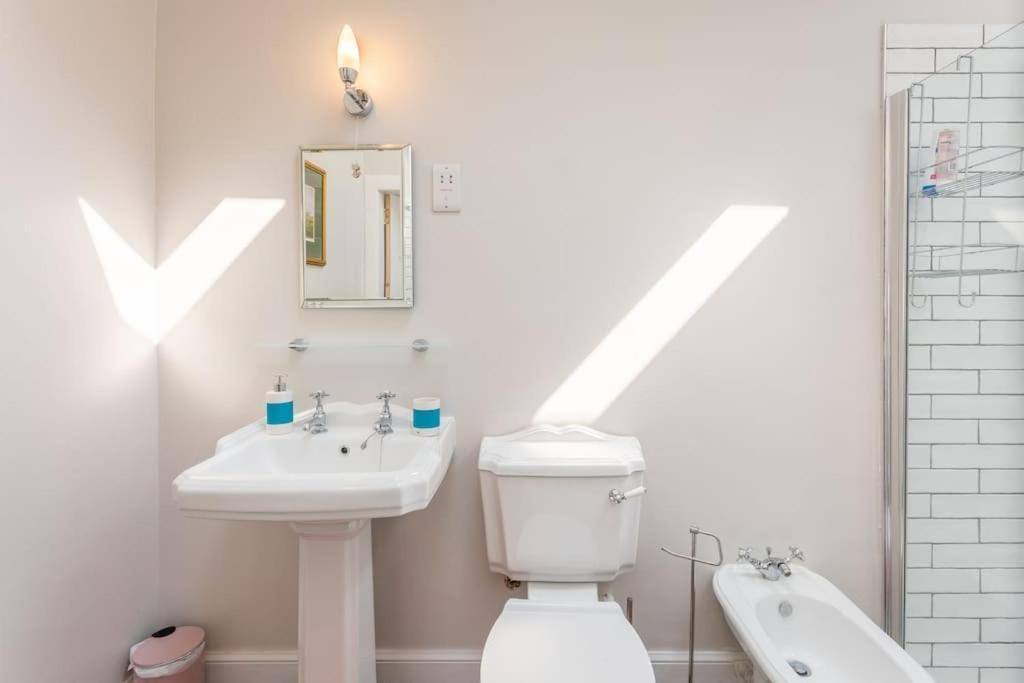 Stylish Self Contained Studio Near Glasgow Airport Appartement Lochwinnoch Buitenkant foto